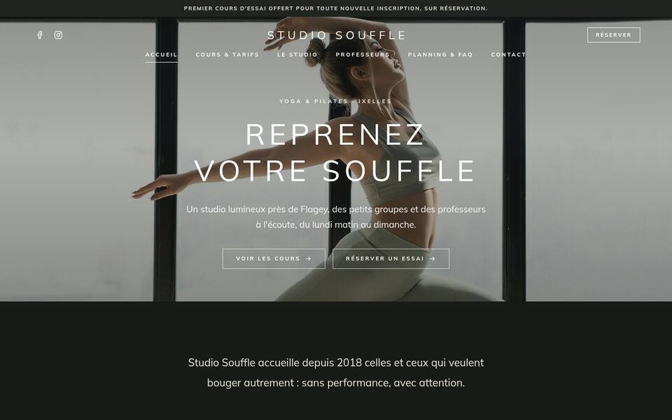 Tout à la fois : fond, couleur, écriture, haut de page, coins
