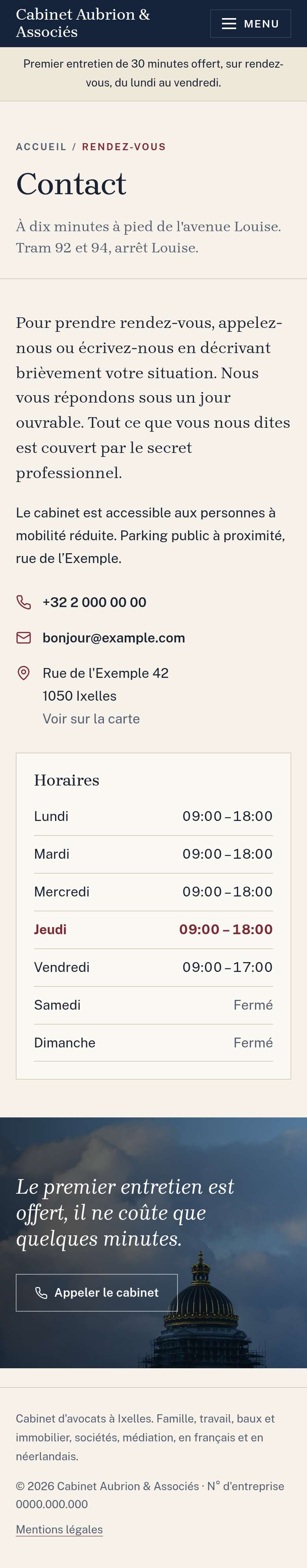 La page « Contact » du modèle Lex sur un téléphone, partie 1 sur 1