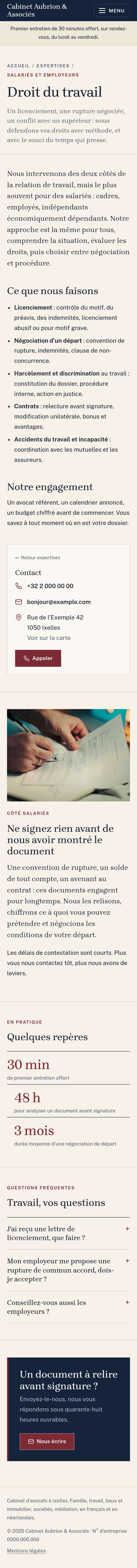 La page « Droit du travail » du modèle Lex sur un téléphone, partie 1 sur 2