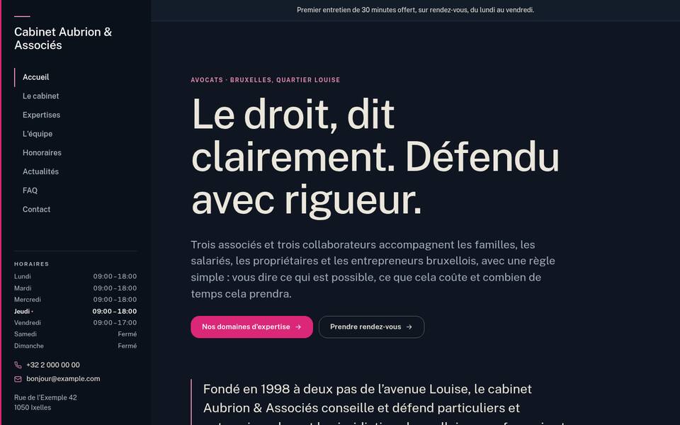 Tout à la fois : fond, couleur, écriture, haut de page, coins