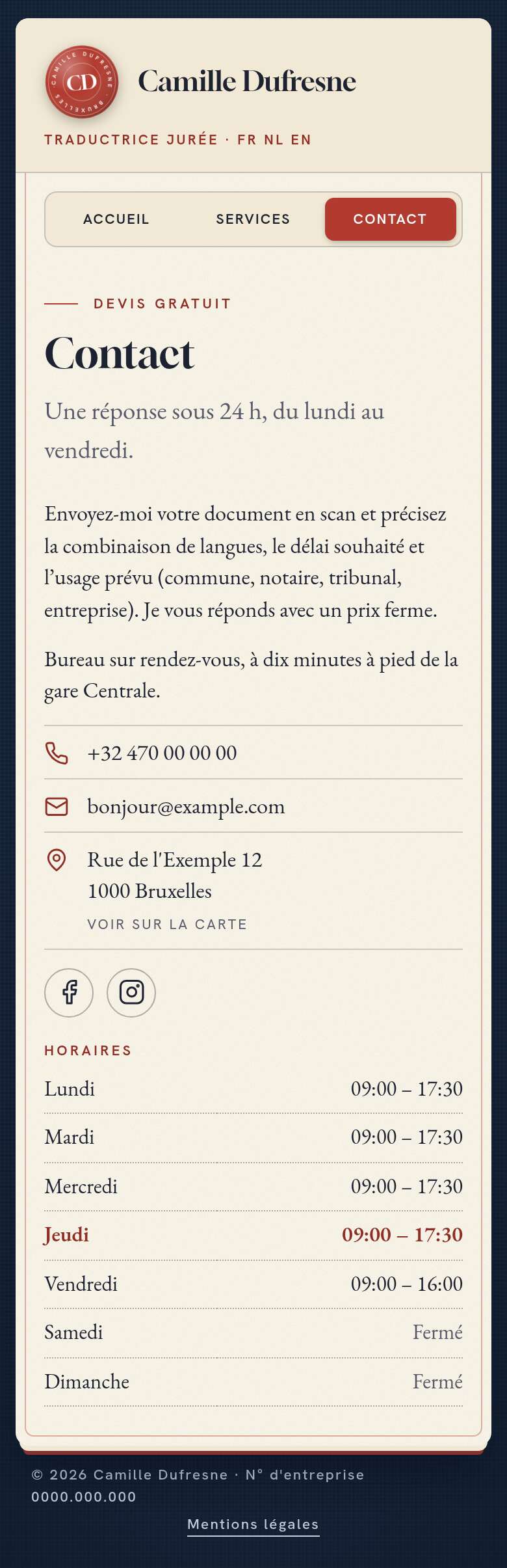 La page « Contact » du modèle Signet sur un téléphone, partie 1 sur 1